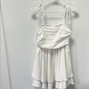 Tieable spaghetti strap white chiffon dress